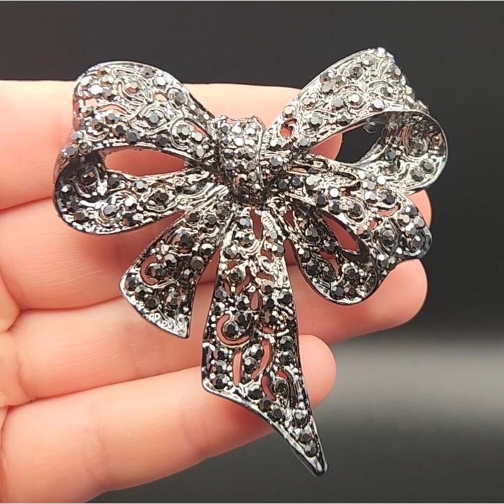 Bowknot Ribbon Brooch Black Rhinestones Classic Design